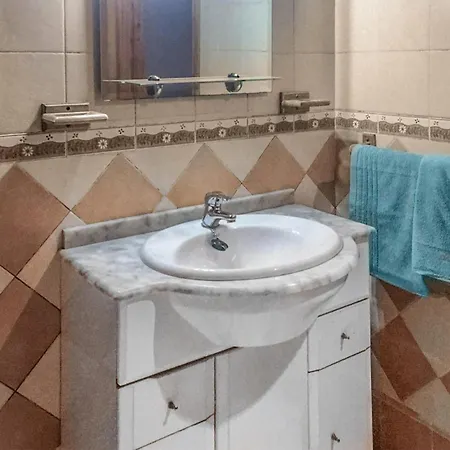 4 Bedroom Beautiful In Ortigueira Holiday home Porto de Espasante