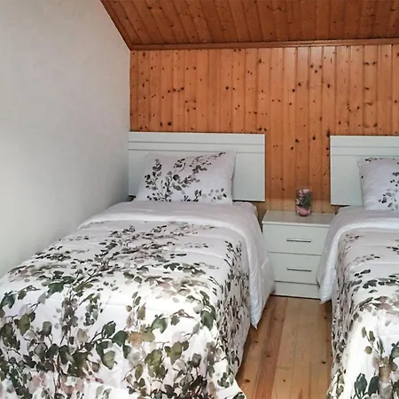 Holiday home 4 Bedroom Beautiful In Ortigueira Porto de Espasante